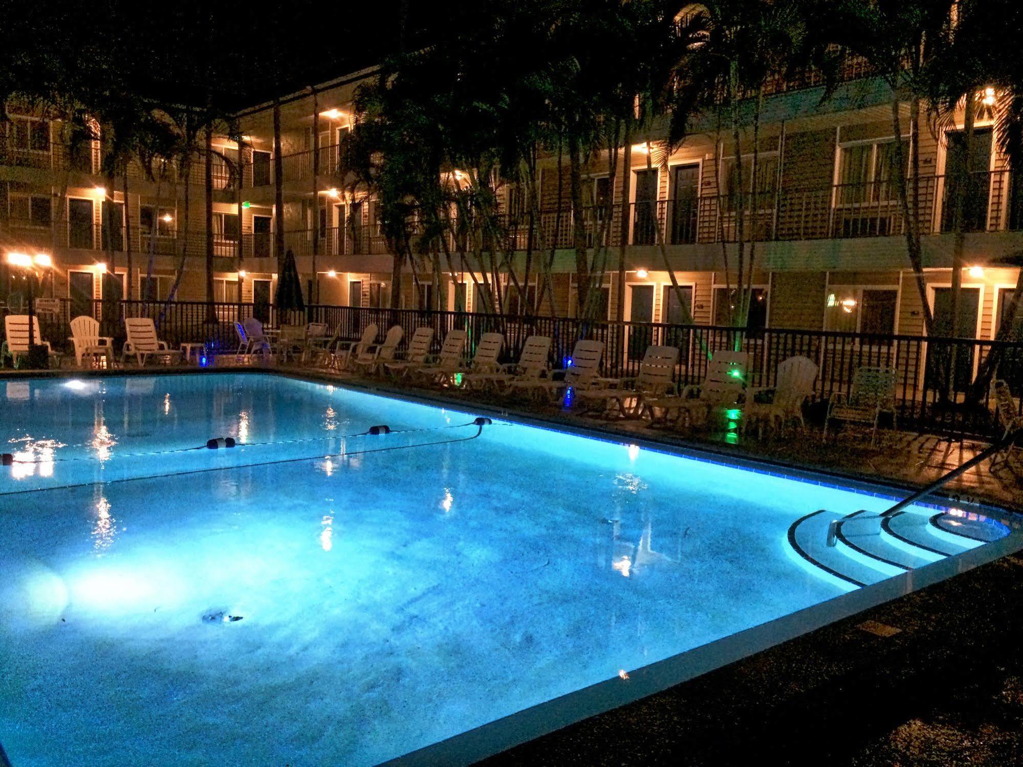 Lantern Inn & Suites - Sarasota Buitenkant foto